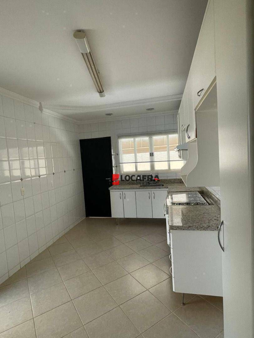 Casa de Condomínio para alugar com 3 quartos, 259m² - Foto 10