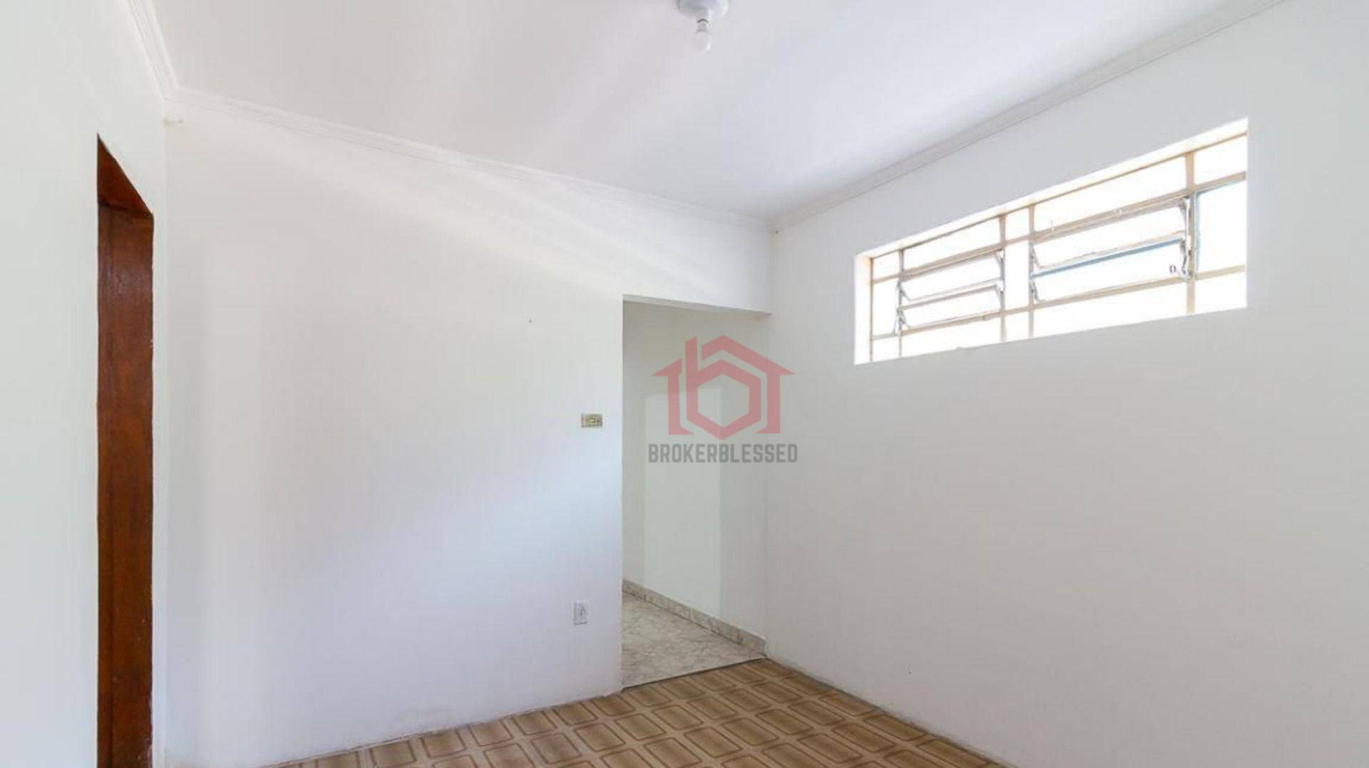 Casa à venda com 6 quartos, 200m² - Foto 4