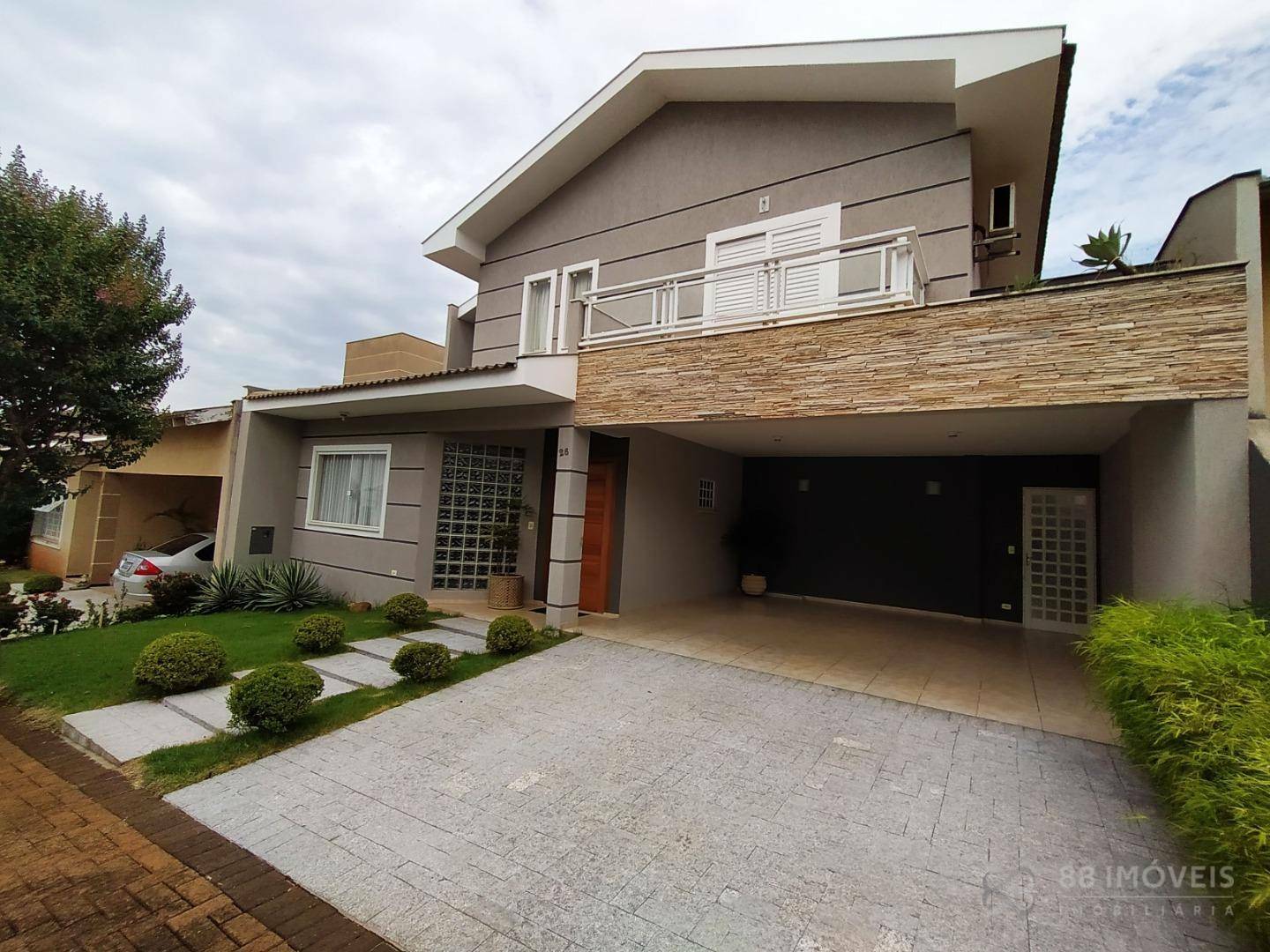 Sobrado à venda com 4 quartos, 250m² - Foto 1