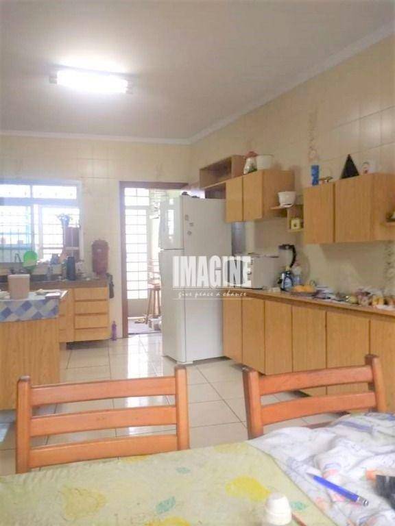 Casa à venda com 4 quartos, 228m² - Foto 4