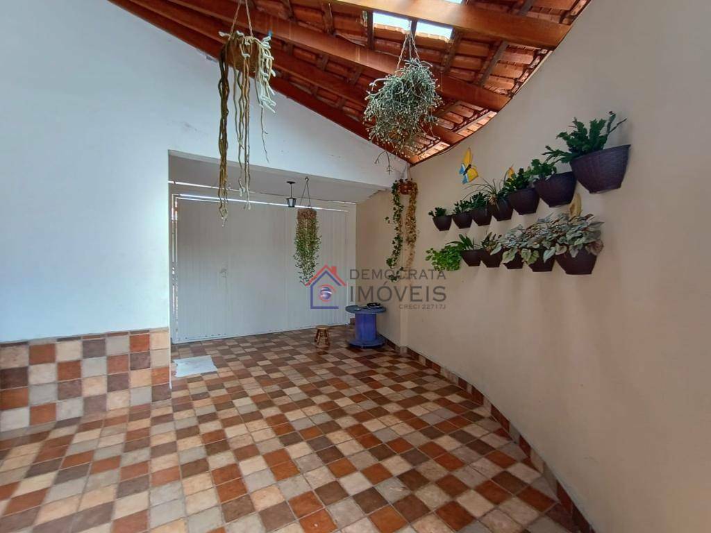 Casa à venda com 3 quartos, 240m² - Foto 12