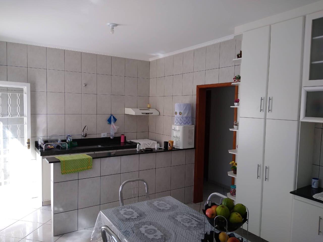 Casa à venda com 3 quartos, 250m² - Foto 4