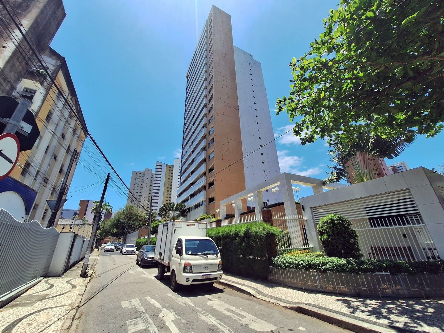 Apartamento para alugar com 3 quartos, 98m² - Foto 1