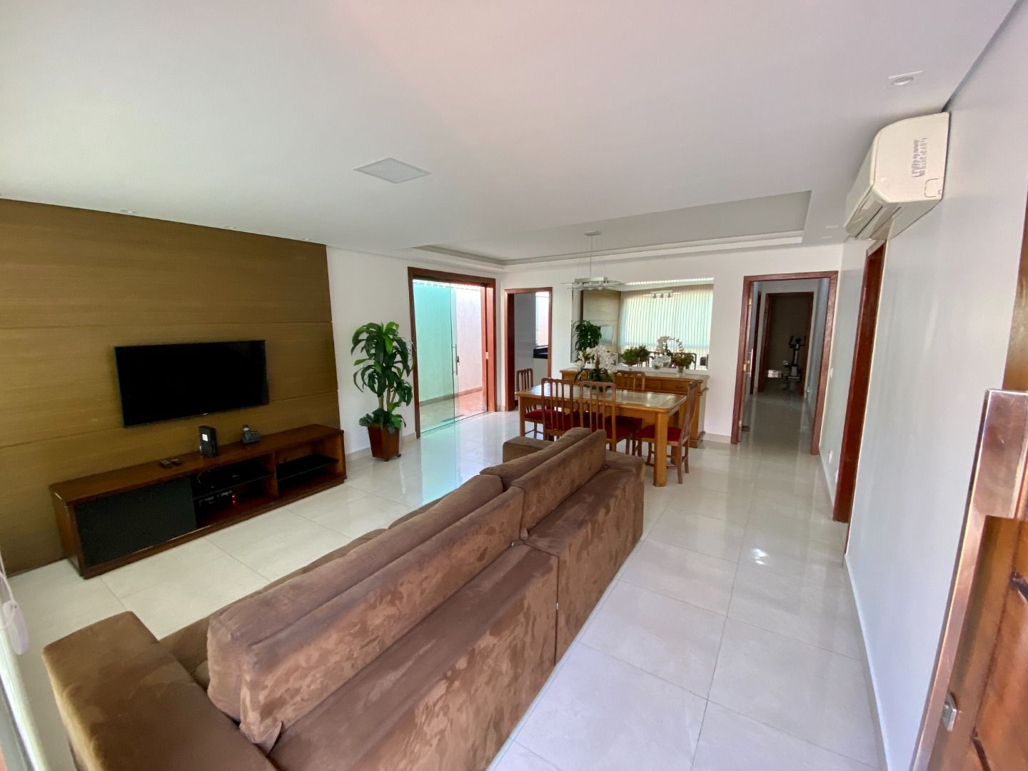 Casa à venda com 3 quartos, 198m² - Foto 1