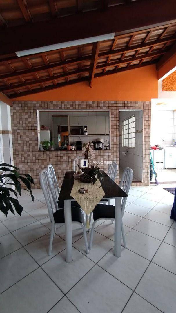 Casa à venda e aluguel com 5 quartos, 260m² - Foto 4