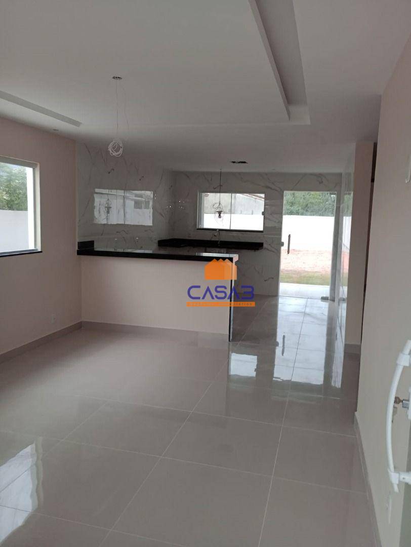 Casa à venda com 3 quartos, 100m² - Foto 3