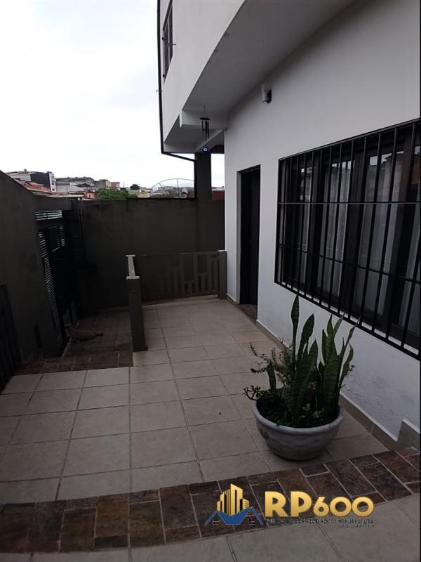 Sobrado à venda com 3 quartos, 130m² - Foto 1