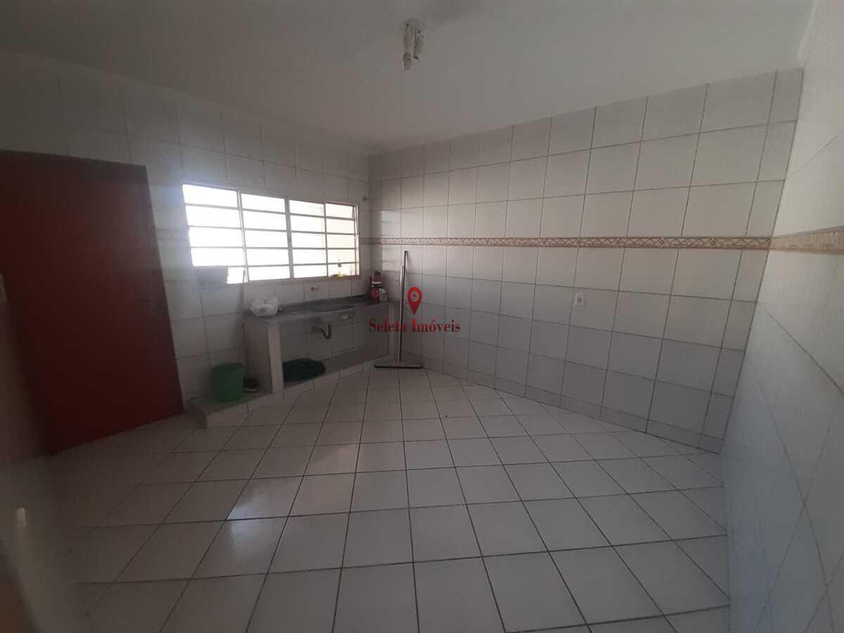 Casa à venda com 3 quartos, 300m² - Foto 6