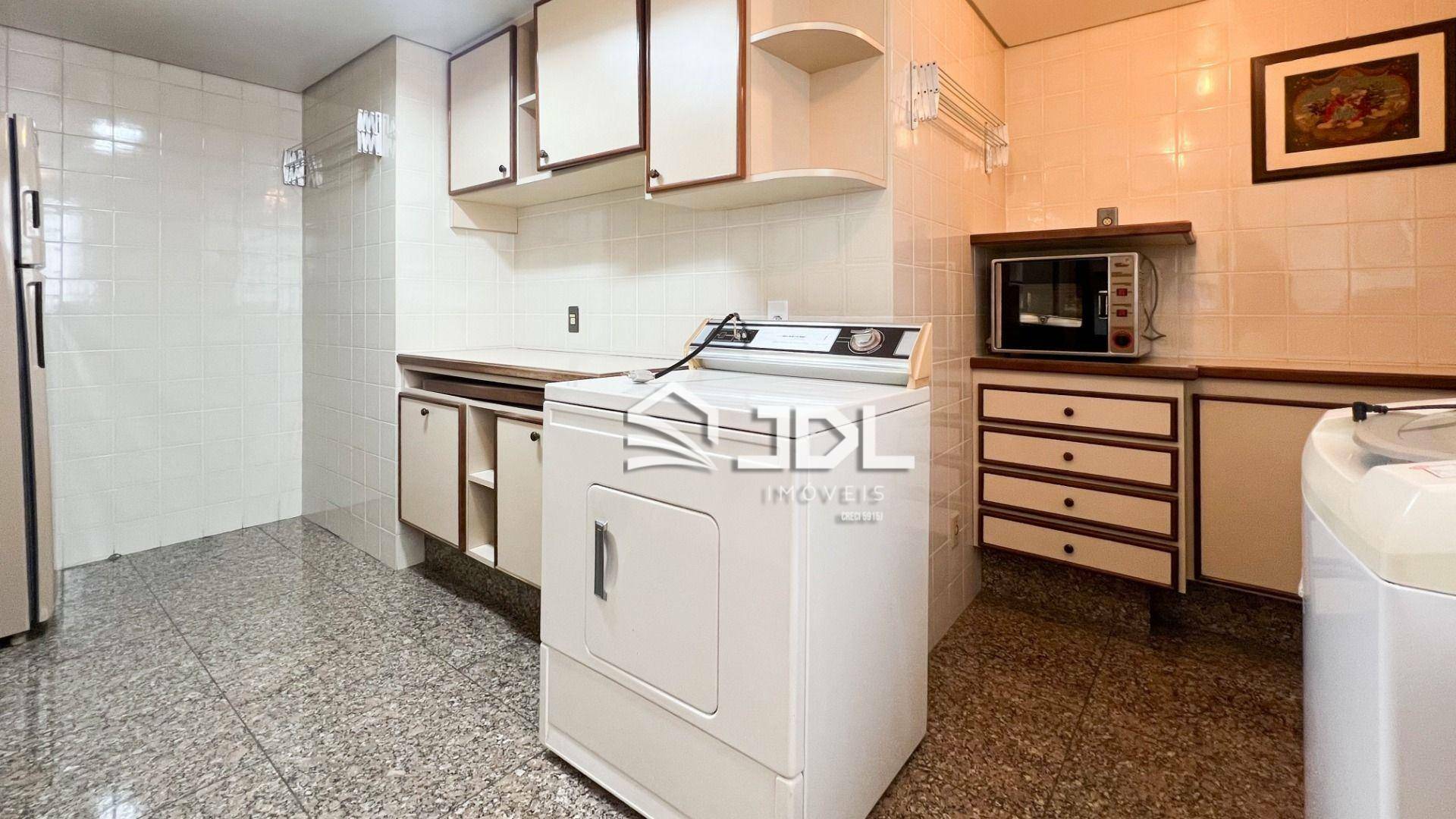 Apartamento à venda com 3 quartos, 257m² - Foto 13