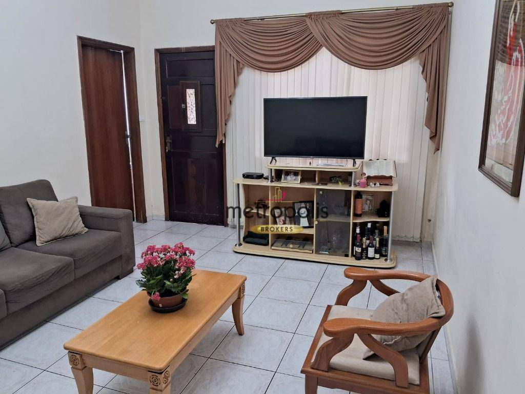 Casa à venda com 6 quartos, 120m² - Foto 2