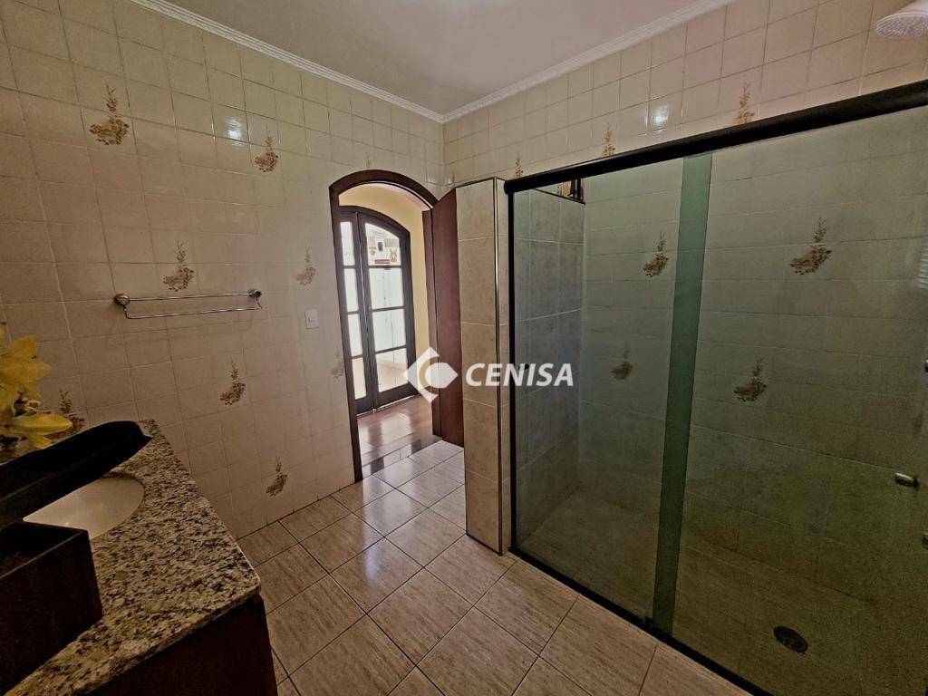 Casa à venda com 3 quartos, 240m² - Foto 10