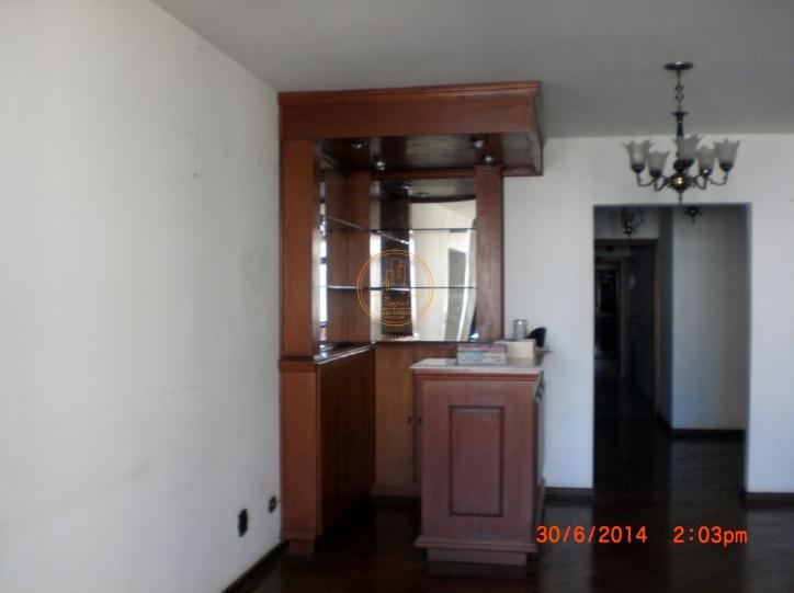 Apartamento à venda com 3 quartos, 220m² - Foto 2