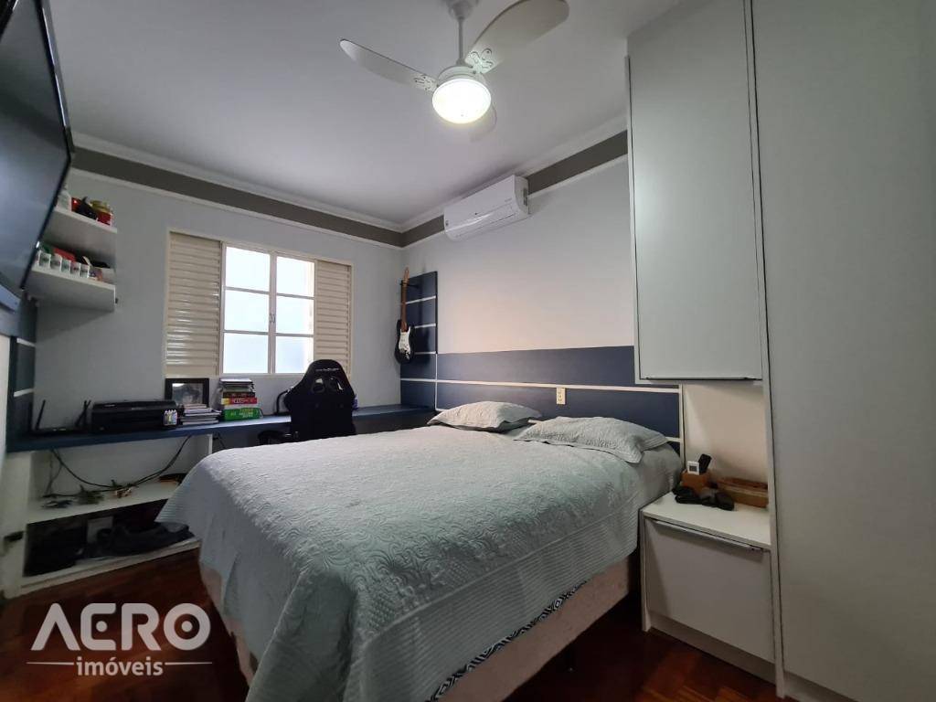 Casa de Condomínio à venda com 4 quartos, 324m² - Foto 15