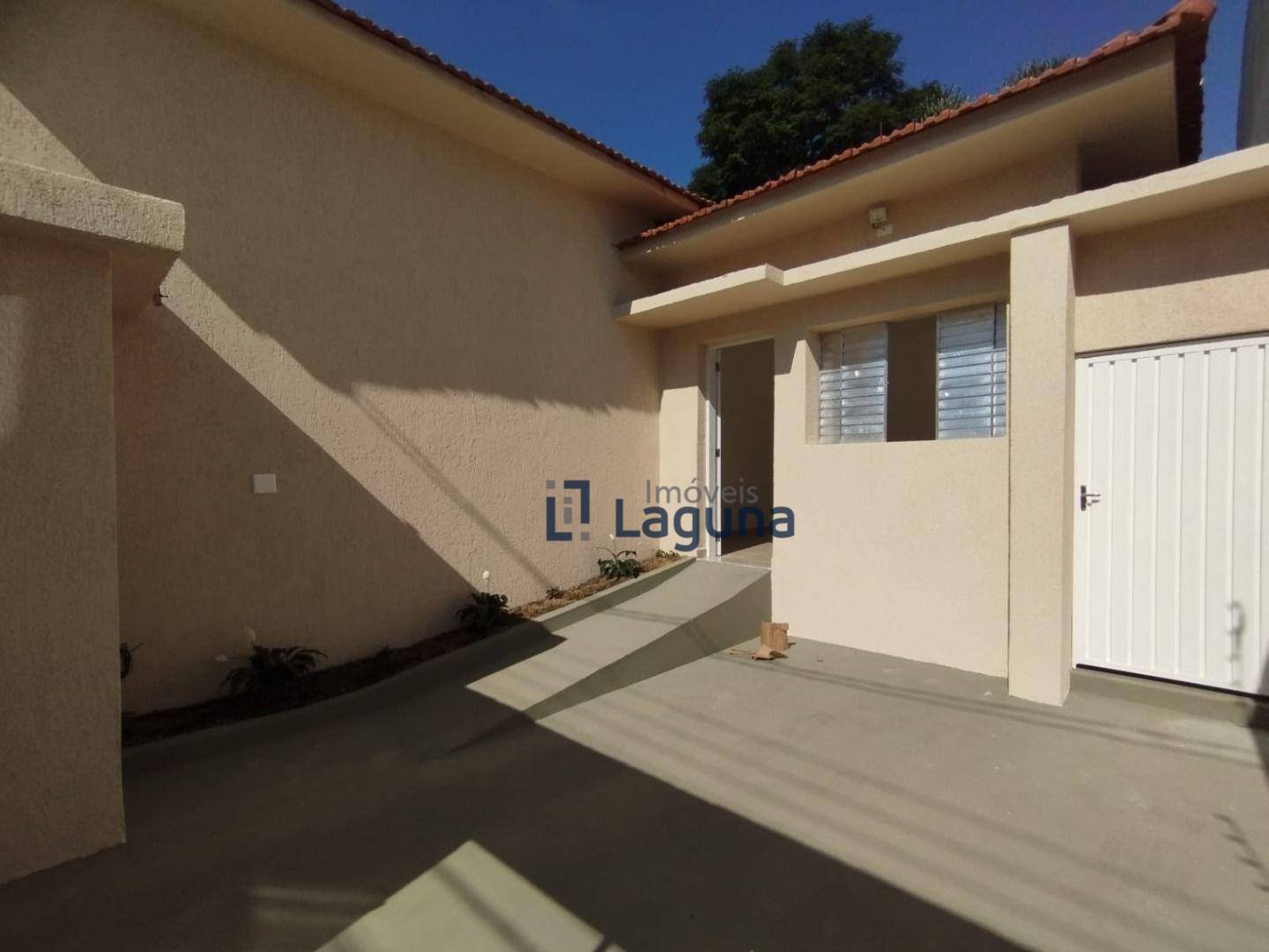 Casa para alugar com 2 quartos, 75m² - Foto 21