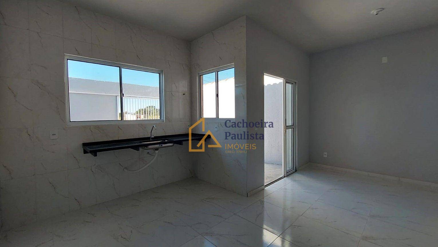 Casa à venda com 2 quartos, 66m² - Foto 4