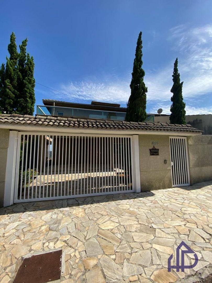 Casa para alugar com 3 quartos, 248m² - Foto 1
