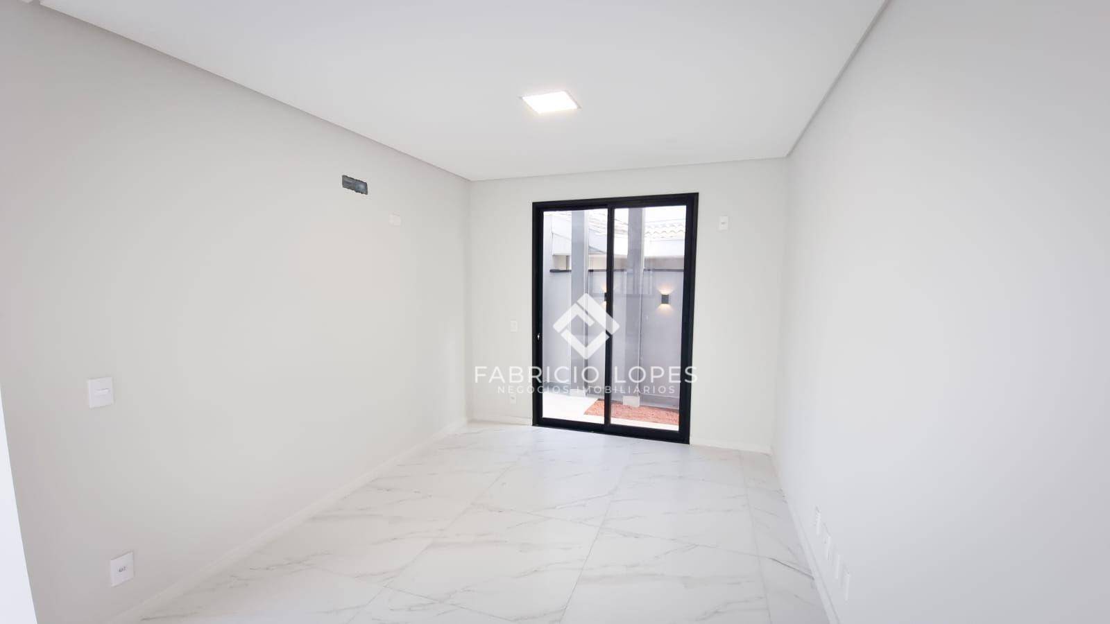 Casa à venda com 3 quartos, 239m² - Foto 4