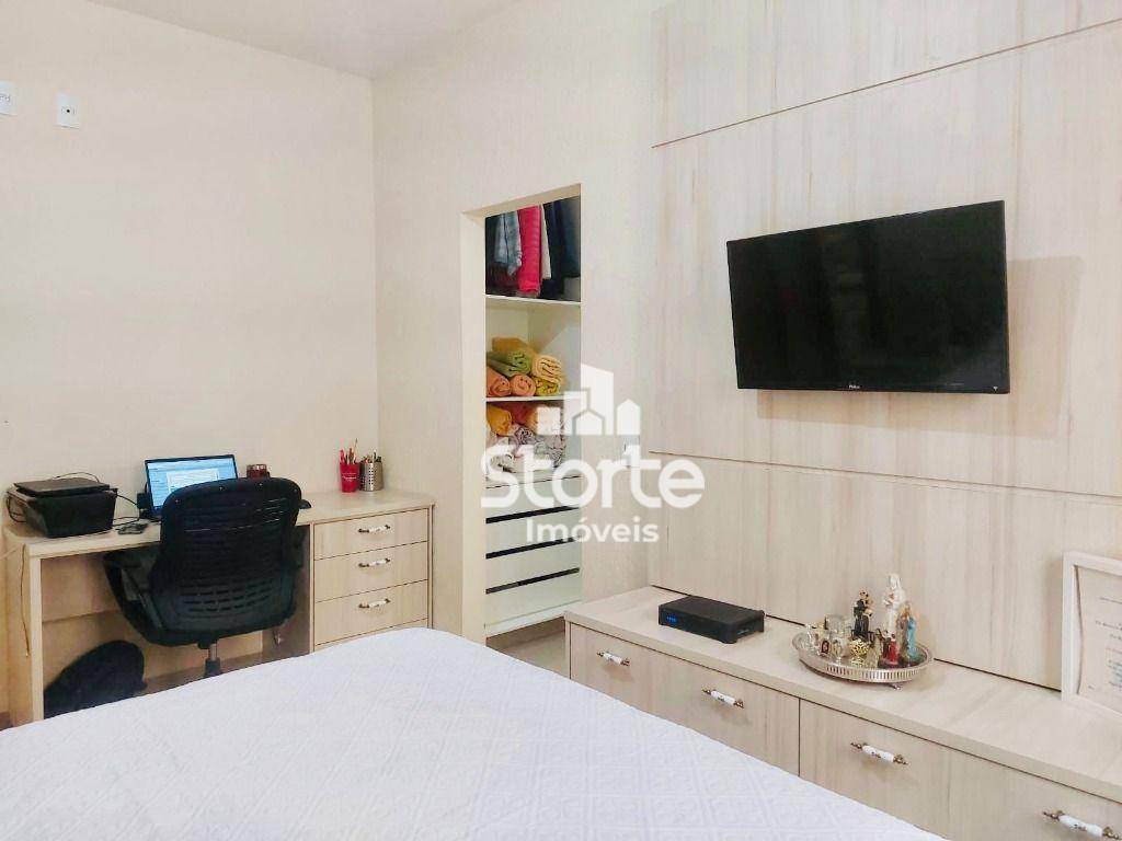 Casa à venda com 3 quartos, 176m² - Foto 8