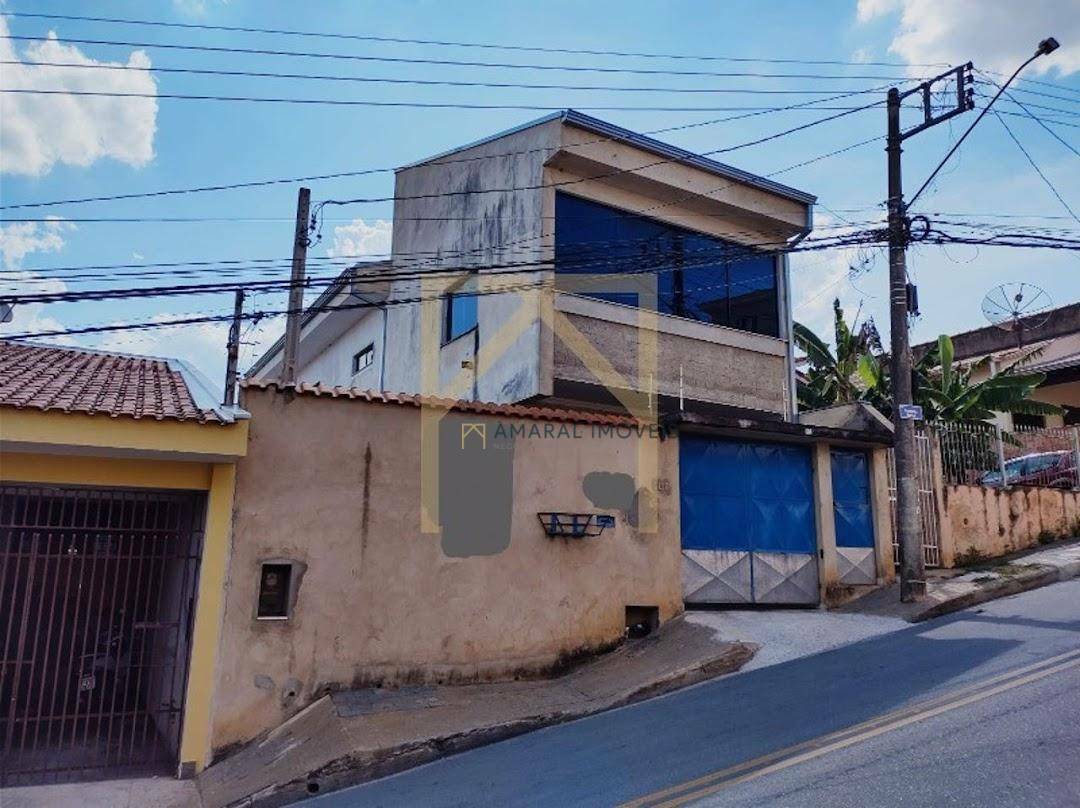 Casa à venda com 4 quartos, 235m² - Foto 1