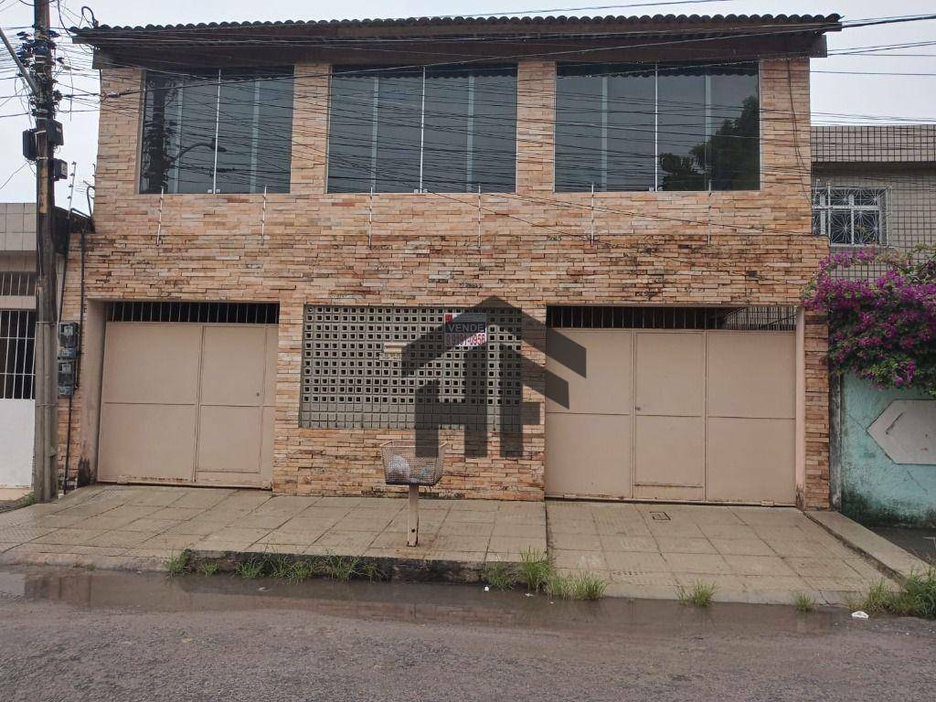 Casa à venda com 6 quartos, 300m² - Foto 1