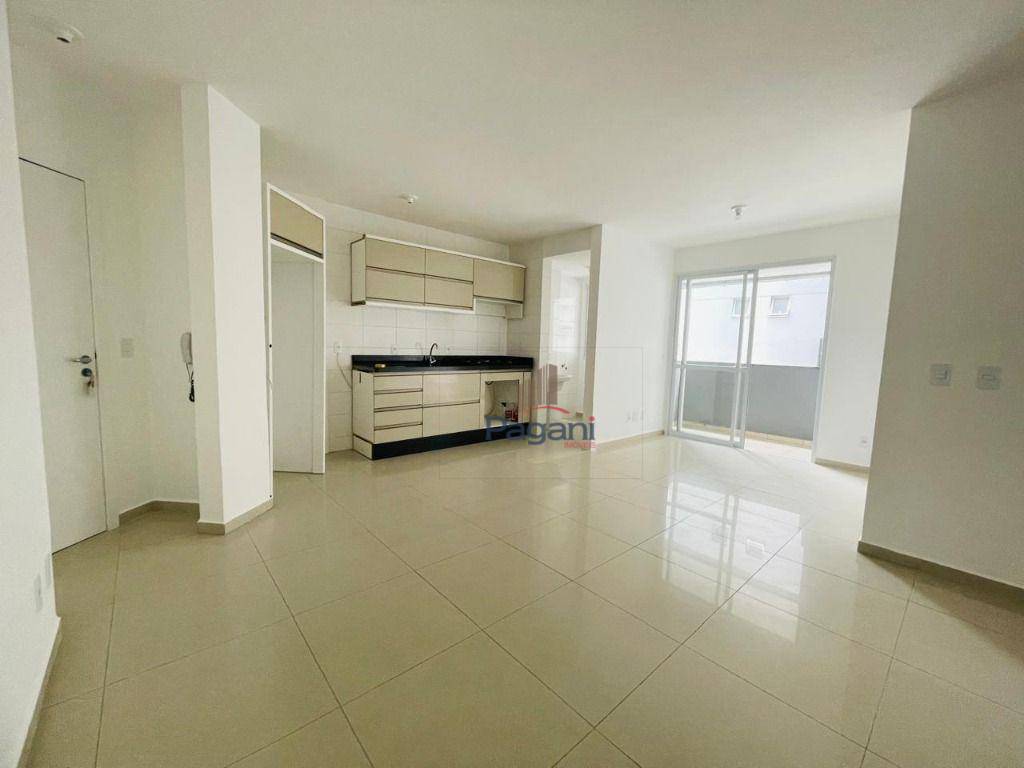 Apartamento para alugar com 3 quartos, 77m² - Foto 8