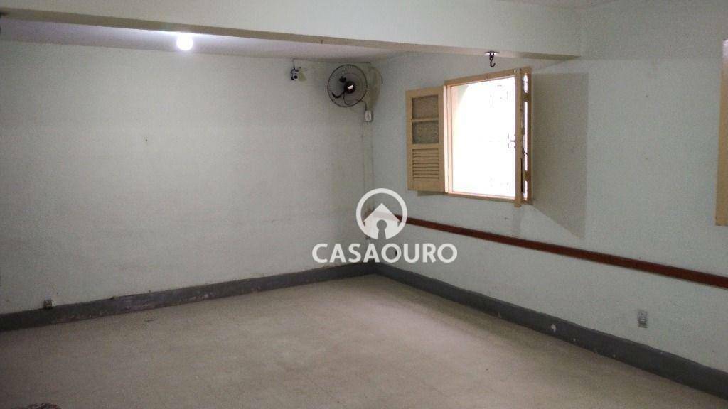 Casa à venda com 10 quartos, 334m² - Foto 6