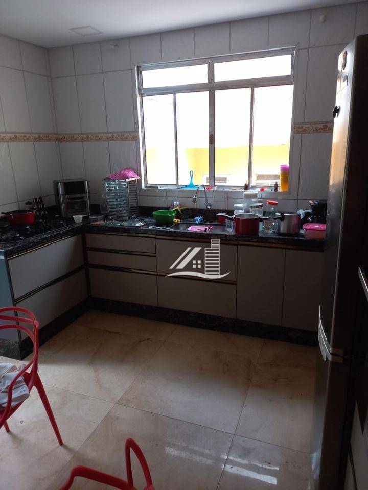 Sobrado à venda com 4 quartos, 168m² - Foto 1