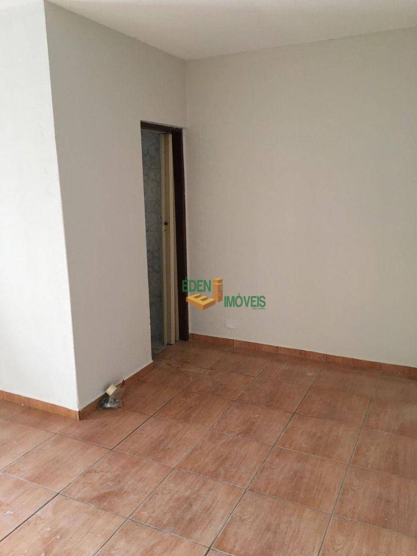 Casa à venda com 2 quartos, 108m² - Foto 2