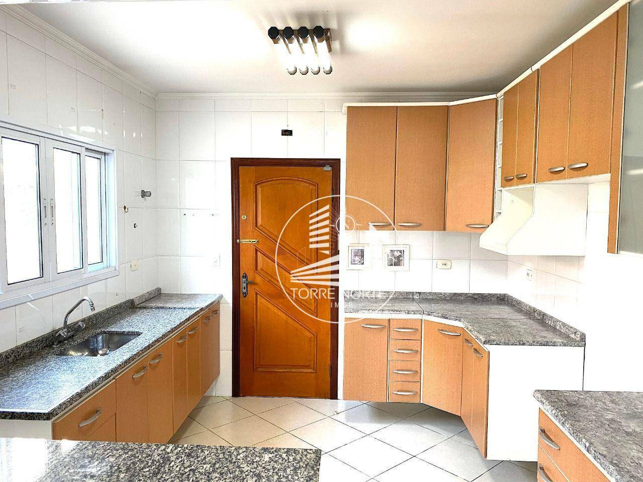 Casa à venda com 4 quartos, 270m² - Foto 12