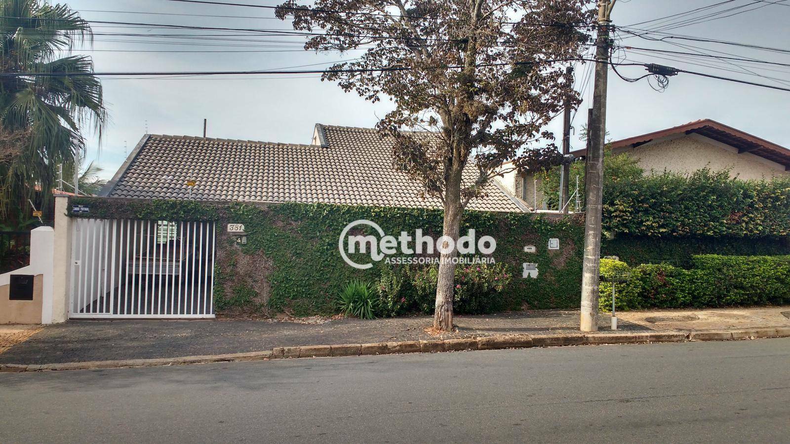 Casa à venda e aluguel com 4 quartos, 288m² - Foto 1