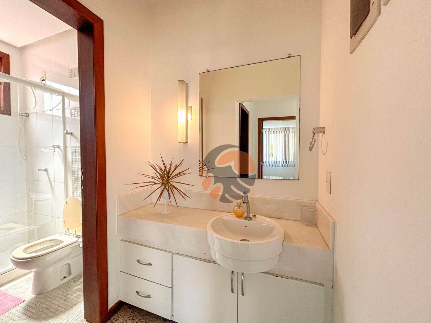 Casa para alugar com 5 quartos, 258m² - Foto 4