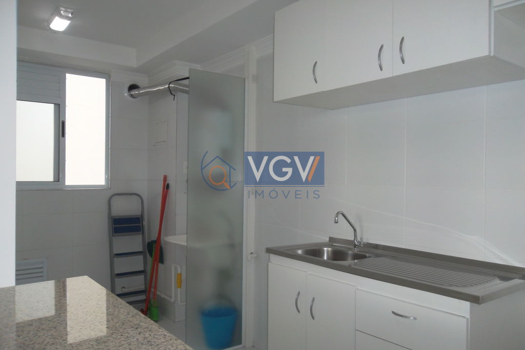 Apartamento à venda com 2 quartos, 70m² - Foto 2