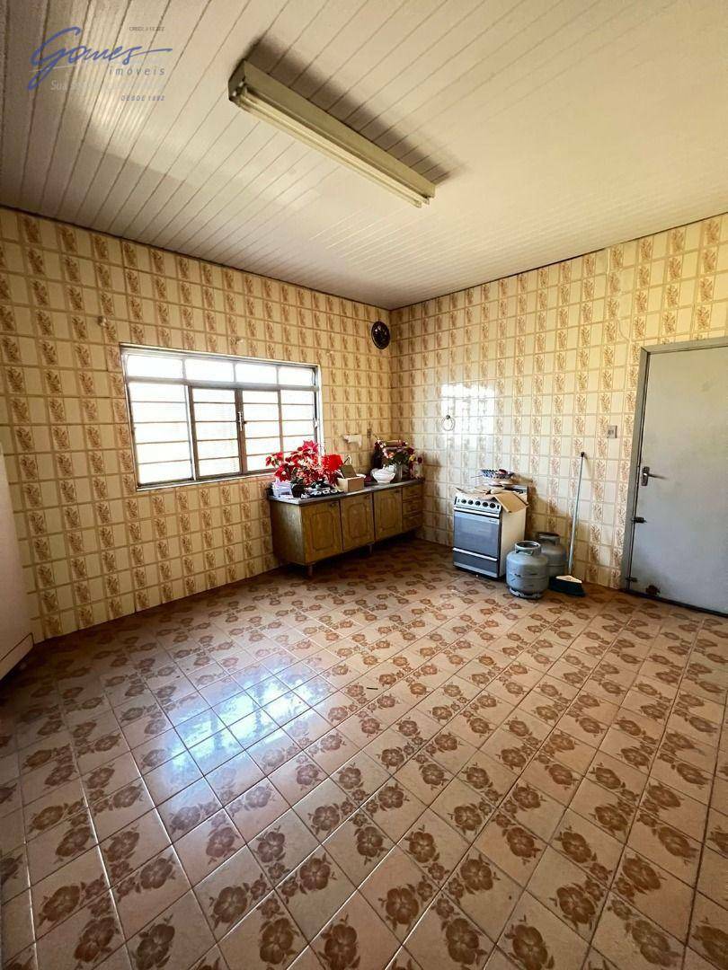 Casa à venda com 3 quartos, 224m² - Foto 6