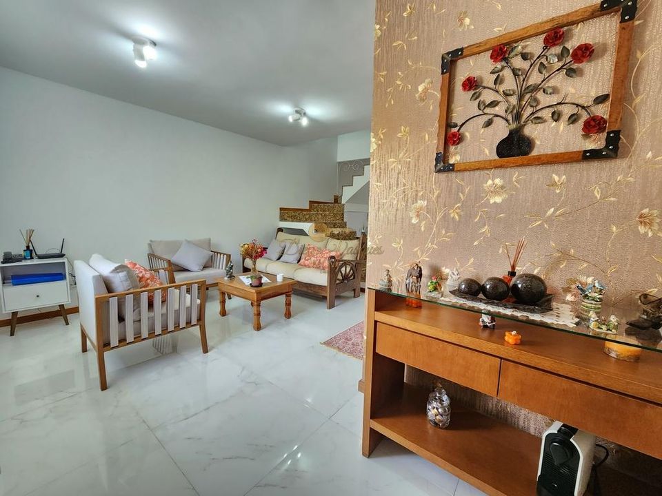 Casa de Condomínio à venda com 4 quartos, 150m² - Foto 2