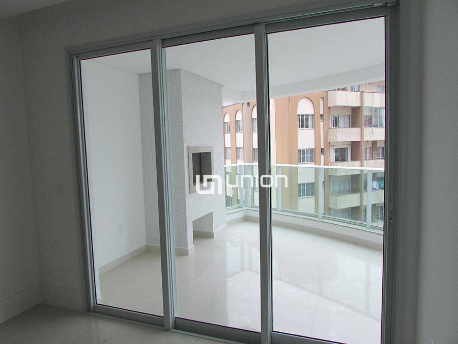 Apartamento à venda com 3 quartos, 128m² - Foto 3