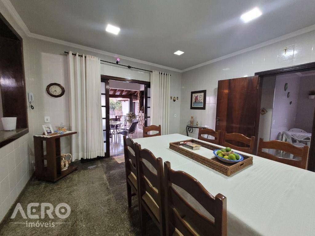 Casa à venda com 4 quartos, 363m² - Foto 48