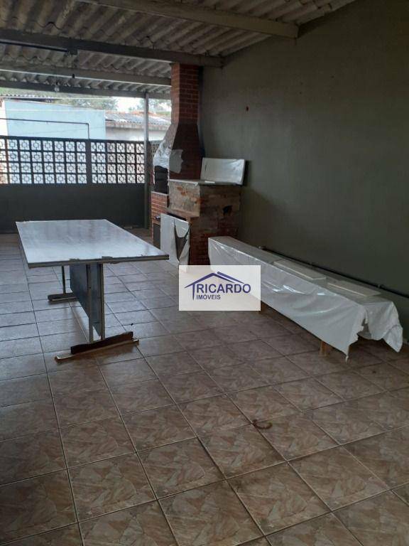 Casa para alugar com 4 quartos, 240m² - Foto 27