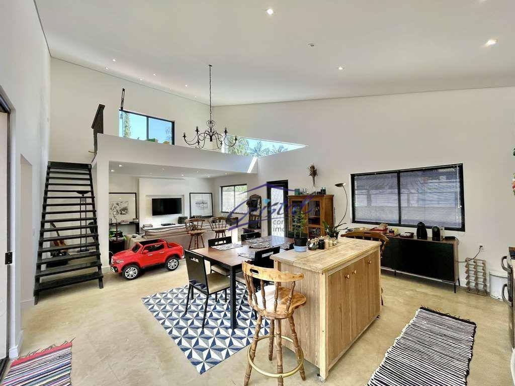 Casa à venda com 3 quartos, 277m² - Foto 2