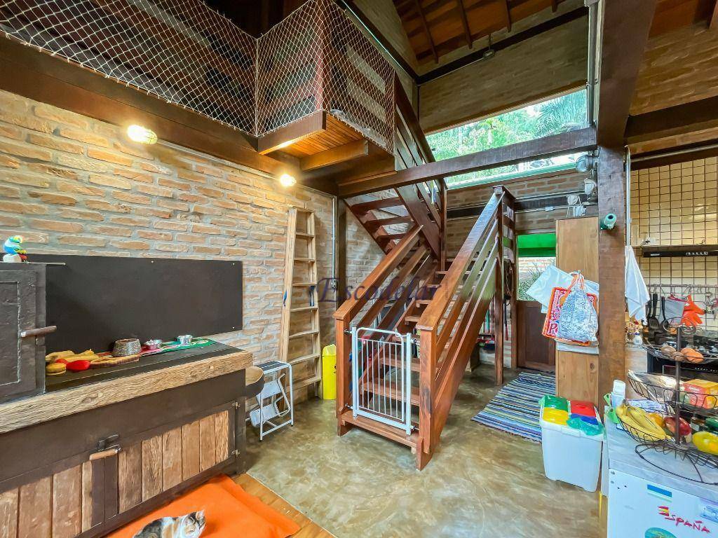 Casa à venda com 3 quartos, 220m² - Foto 17