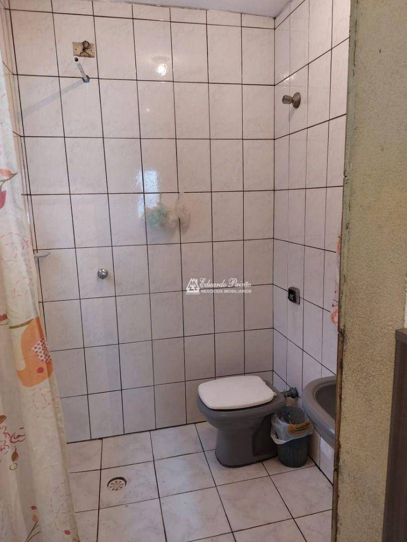 Casa para alugar com 6 quartos, 180m² - Foto 12