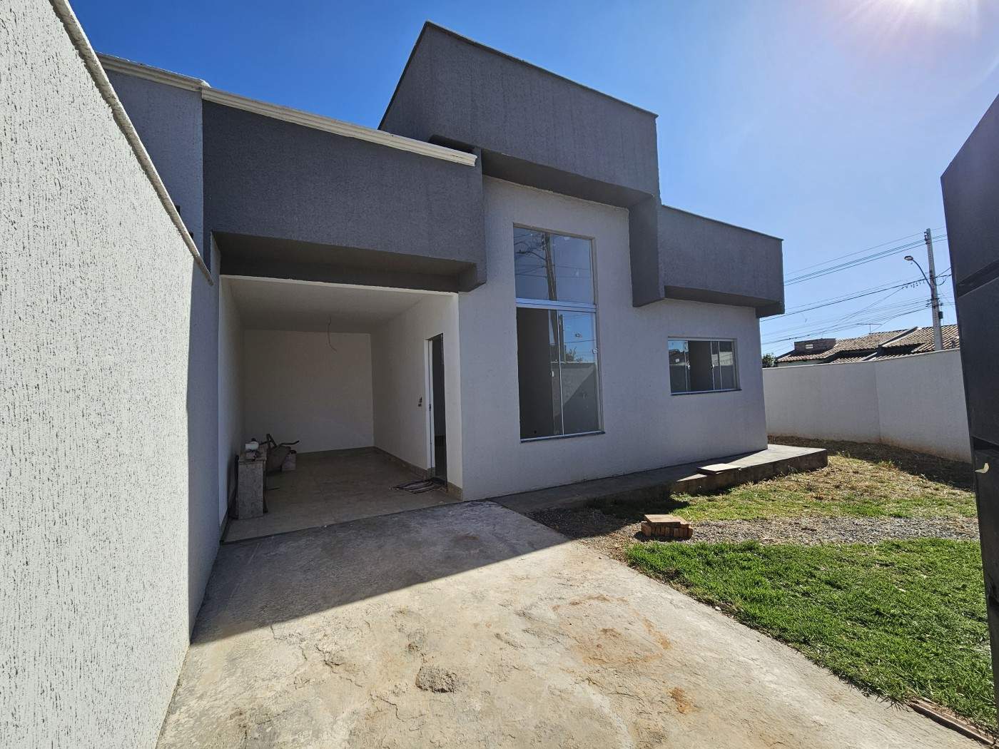 Casa à venda com 3 quartos, 233m² - Foto 1