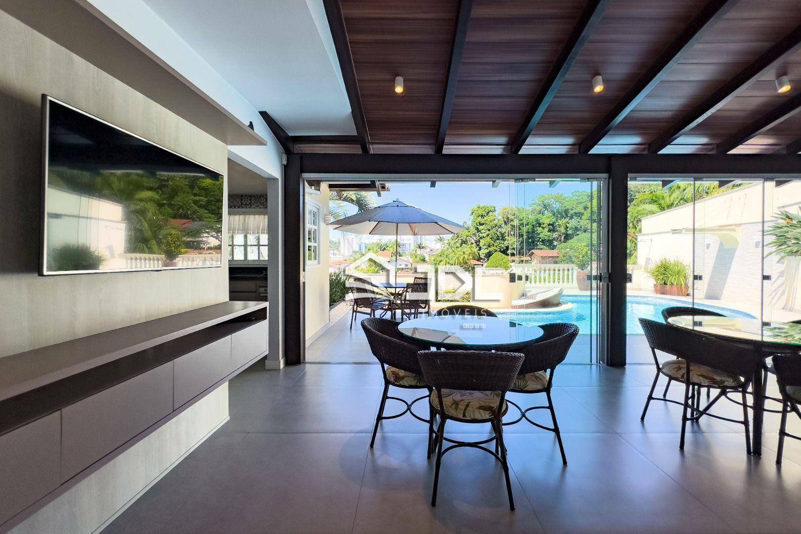 Casa à venda com 3 quartos, 269m² - Foto 7
