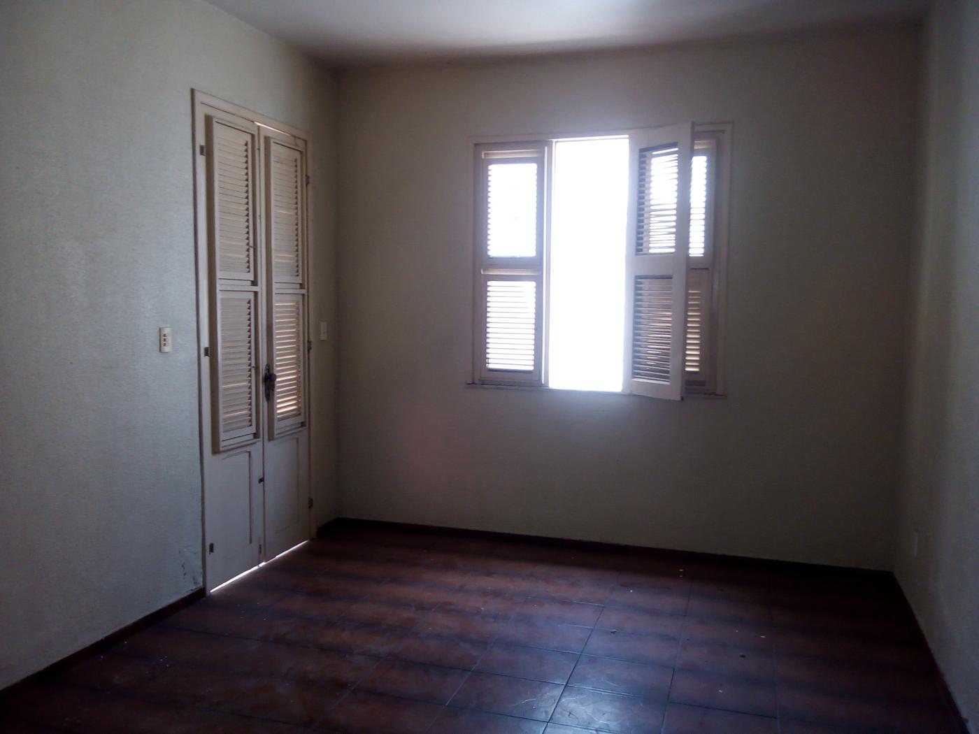 Casa à venda com 3 quartos, 240m² - Foto 8