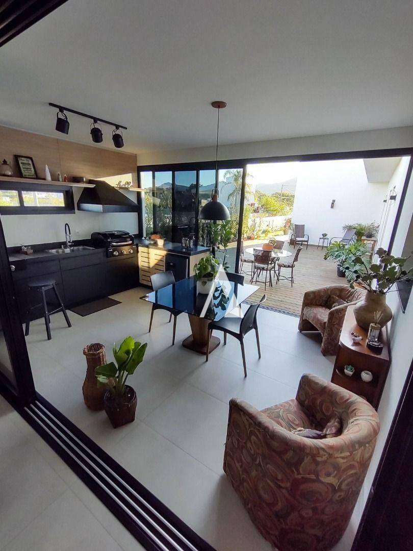 Casa de Condomínio à venda com 3 quartos, 300m² - Foto 41