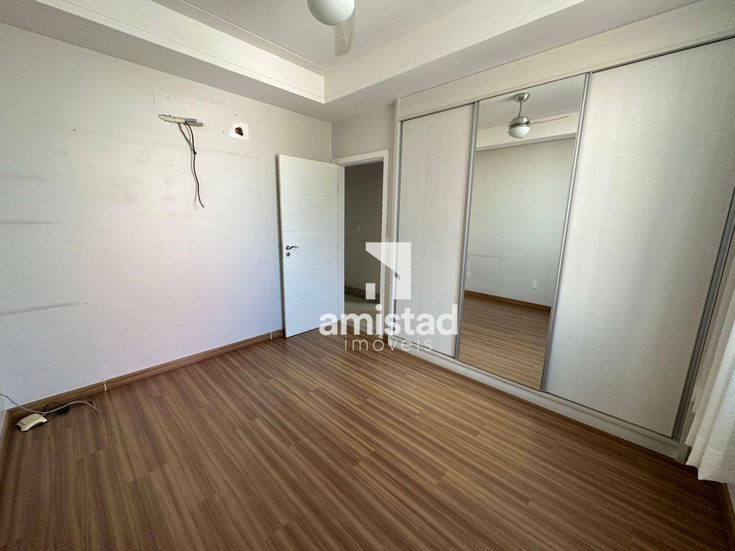 Casa para alugar com 6 quartos, 280m² - Foto 11