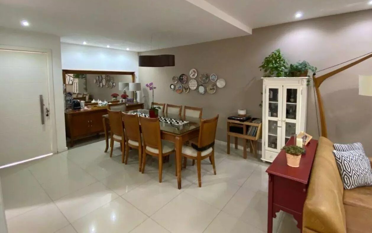 Casa de Condomínio à venda com 3 quartos, 218m² - Foto 4