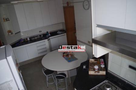 Apartamento à venda com 3 quartos, 140m² - Foto 2