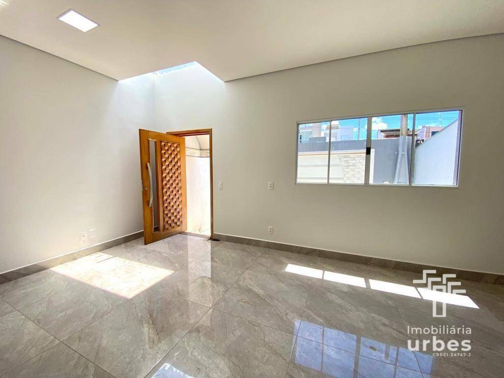 Casa à venda com 4 quartos, 176m² - Foto 1