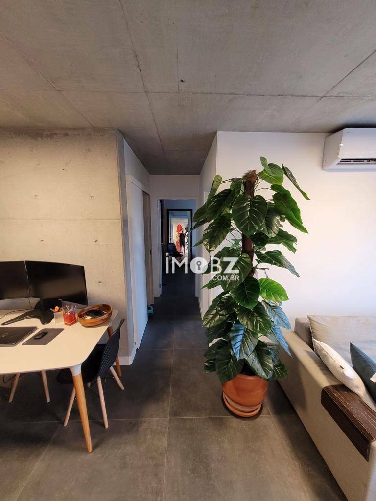 Apartamento à venda com 2 quartos, 70m² - Foto 8