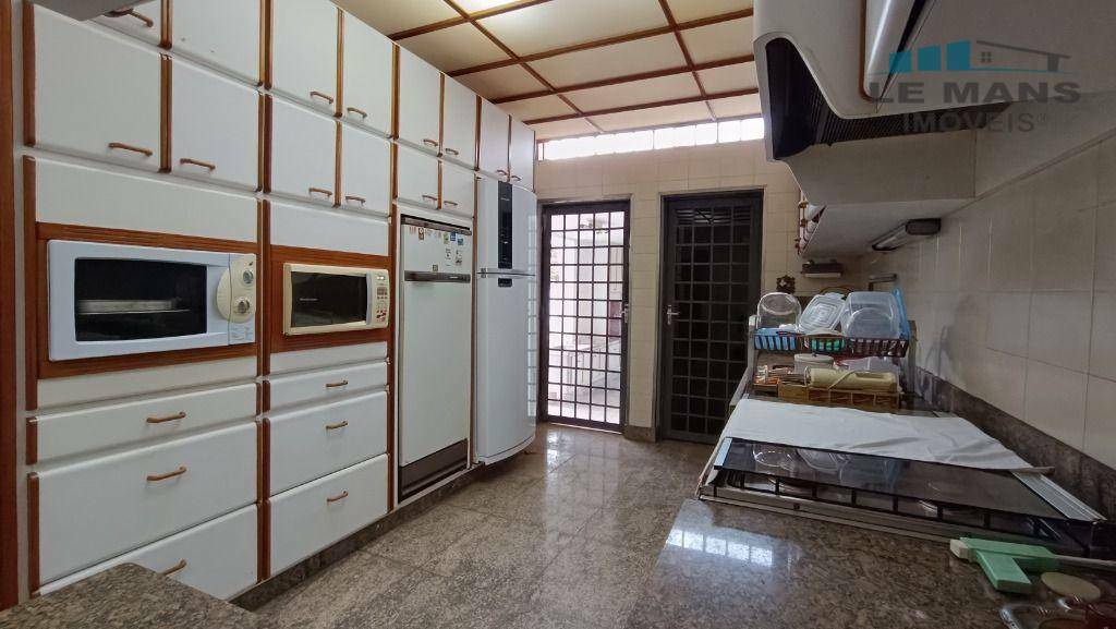 Casa para alugar com 4 quartos, 545m² - Foto 8